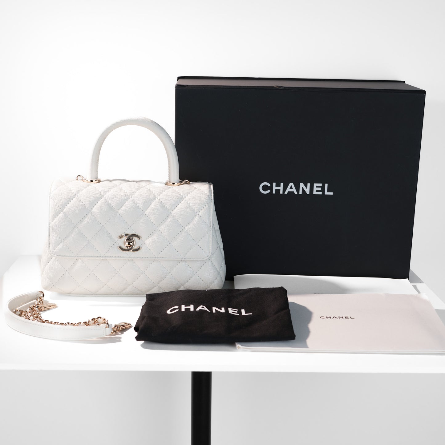 ココハンドル24 XS キャビアスキン 2WAYハンドバッグ ホワイト ゴールド金具