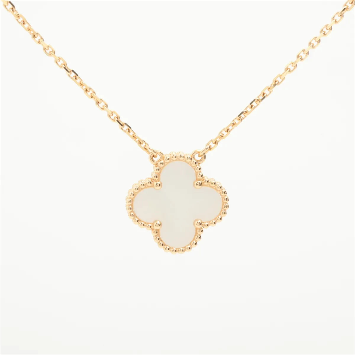 Van Cleef & Arpels Vintage Alhambra pendant, 18K yellow gold, mother-of-pearl